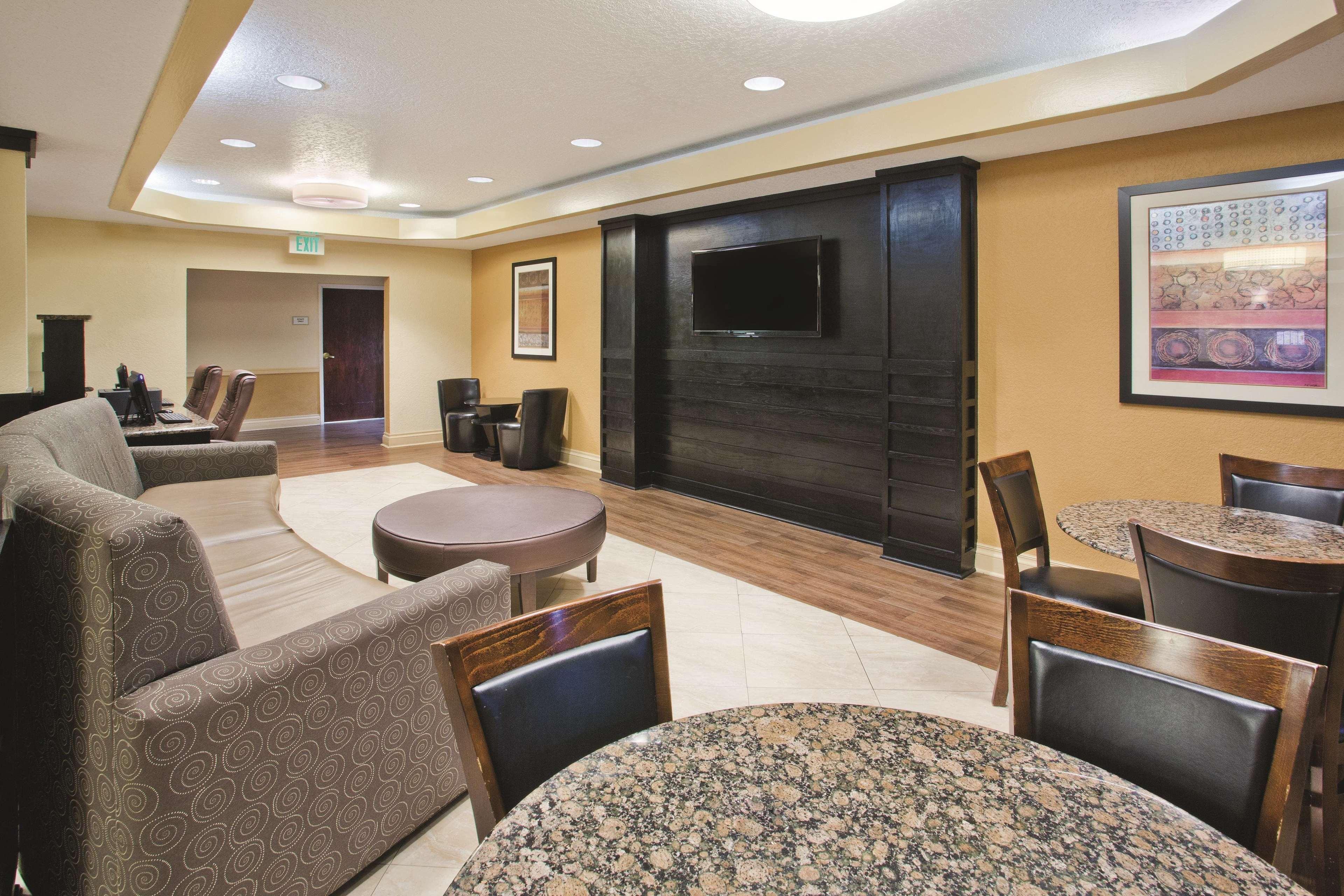 La Quinta By Wyndham Hot Springs Hotel Exterior photo