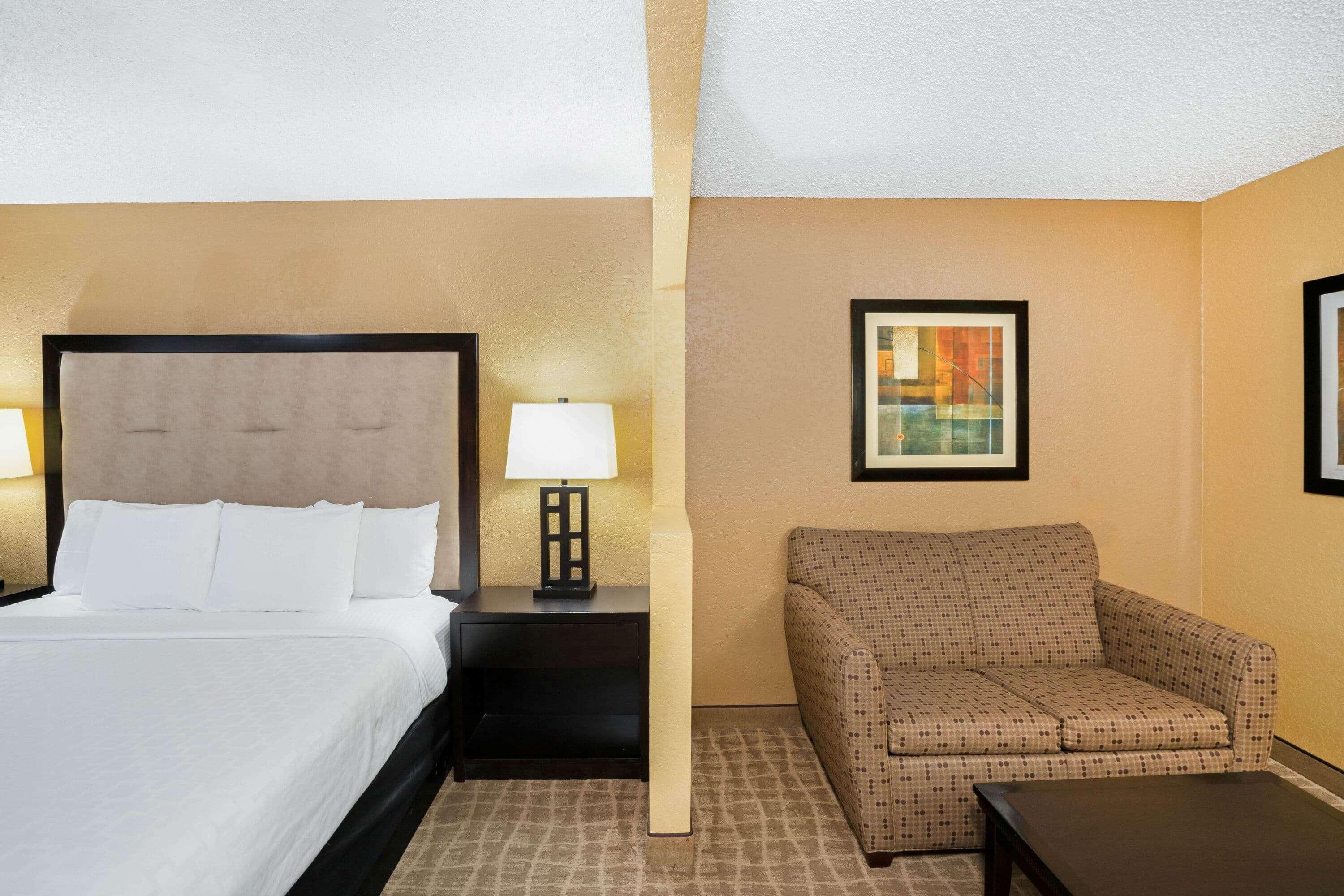 La Quinta By Wyndham Hot Springs Hotel Exterior photo