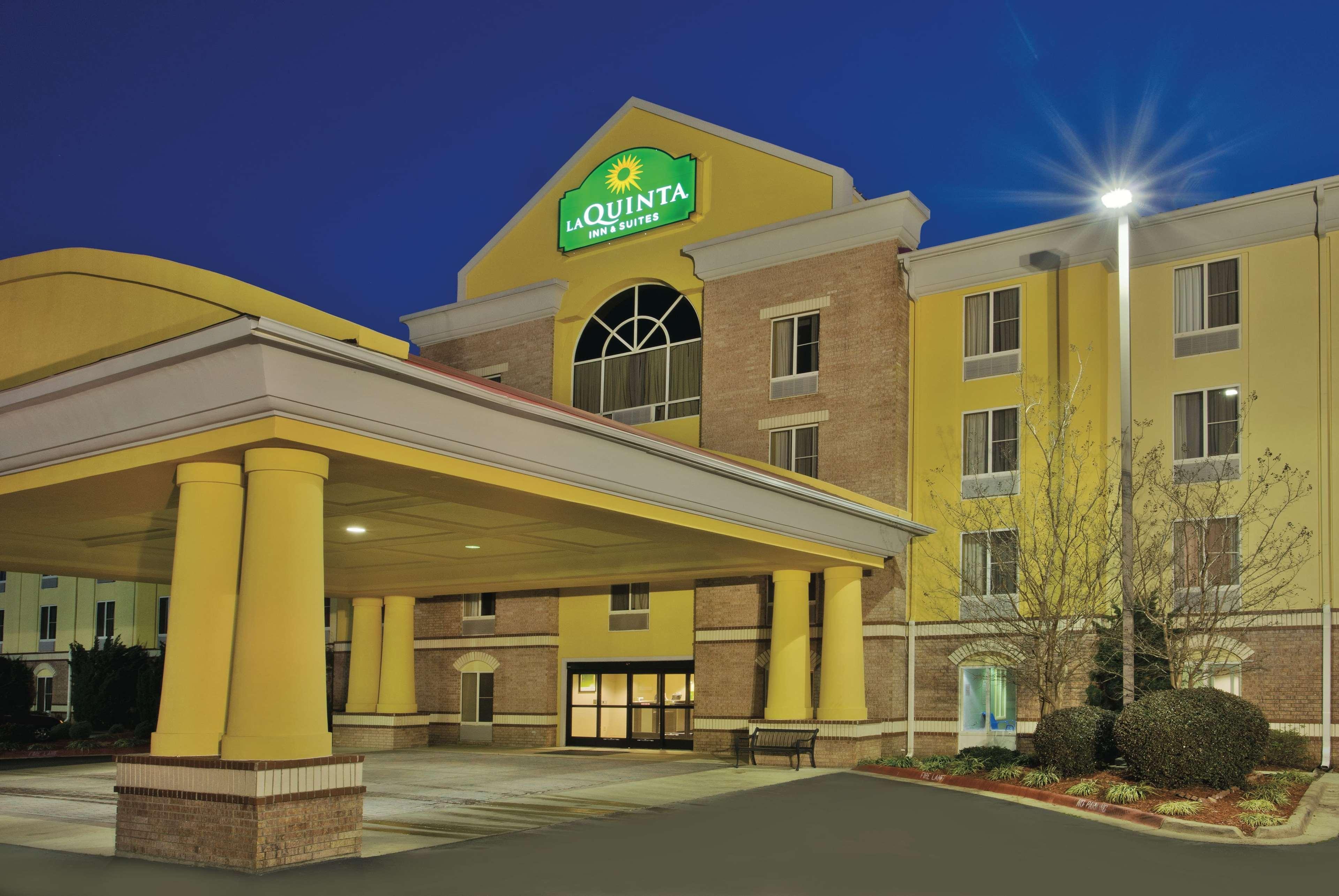 La Quinta By Wyndham Hot Springs Hotel Exterior photo