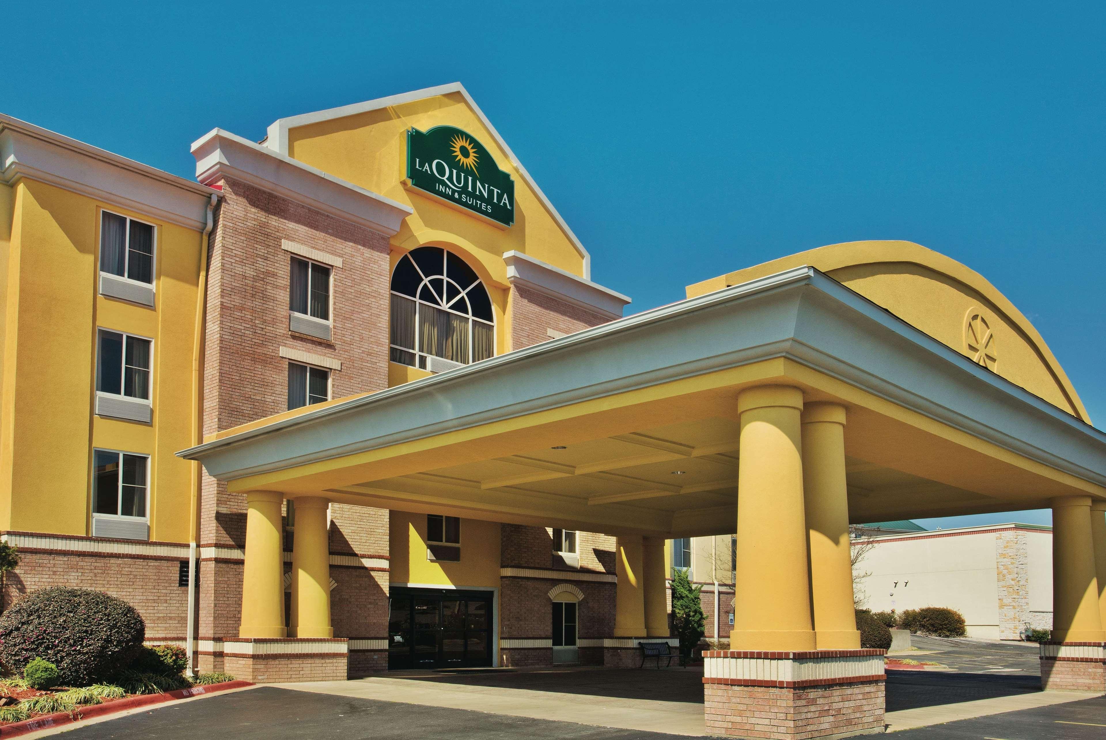 La Quinta By Wyndham Hot Springs Hotel Exterior photo
